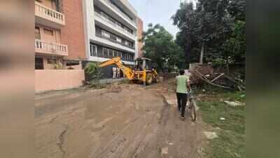 Illegal gates, road blockages in Palam Vihar demolished