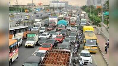No advisories, Rakhi rush & rain leave traffic on Chilla, DND, eways crawling
