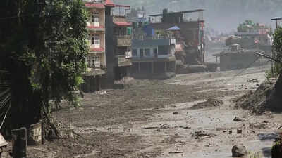 Nepal floods death toll rises to 469 as China warns of fresh washout threat