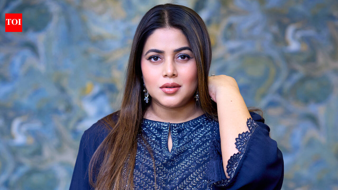 Never imagined I'd get to do a song with Rajini sir: Shamna Kasim