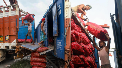 First Kanda Express with 453 tonnes of onion reaches Delhi amid 88% price surge