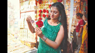 Simple threads to thoughtfully curated hampersKolkata leans towards a more personalised Raksha Bandhan