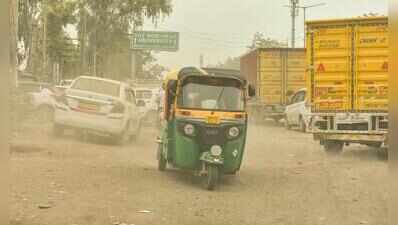 Dry spell brings dust clouds back to key roads in Gurgaon
