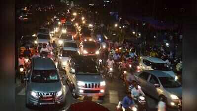 Container truck stuck at Khambatki ghat, triggers 3-hour traffic jam on Pune-Satara flank