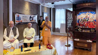 RSS chief Mohan Bhagwat visits Iskcon’s birthplace in New York, joins food distribution drive