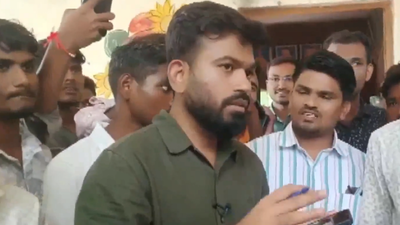 ‘Do ministers feed their own children expired food?’ Abhijeet Dipke during ‘School Thik Karo’ campaign