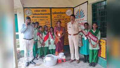 Girls’ rakhi plea brings midday meals back to Jharia school