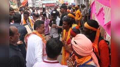 CM announces tourist lodge, Rs 5cr for Tarapith festival