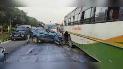 2 dead, 17-year-old injured after car crashes into bus parked on Noida Expressway