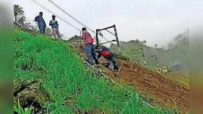 Central Railways pilots vetiver grass on Lonavala hillslopes to mitigate landslides