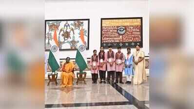 Five KGBV girls meet Prez on Raksha Bandhan