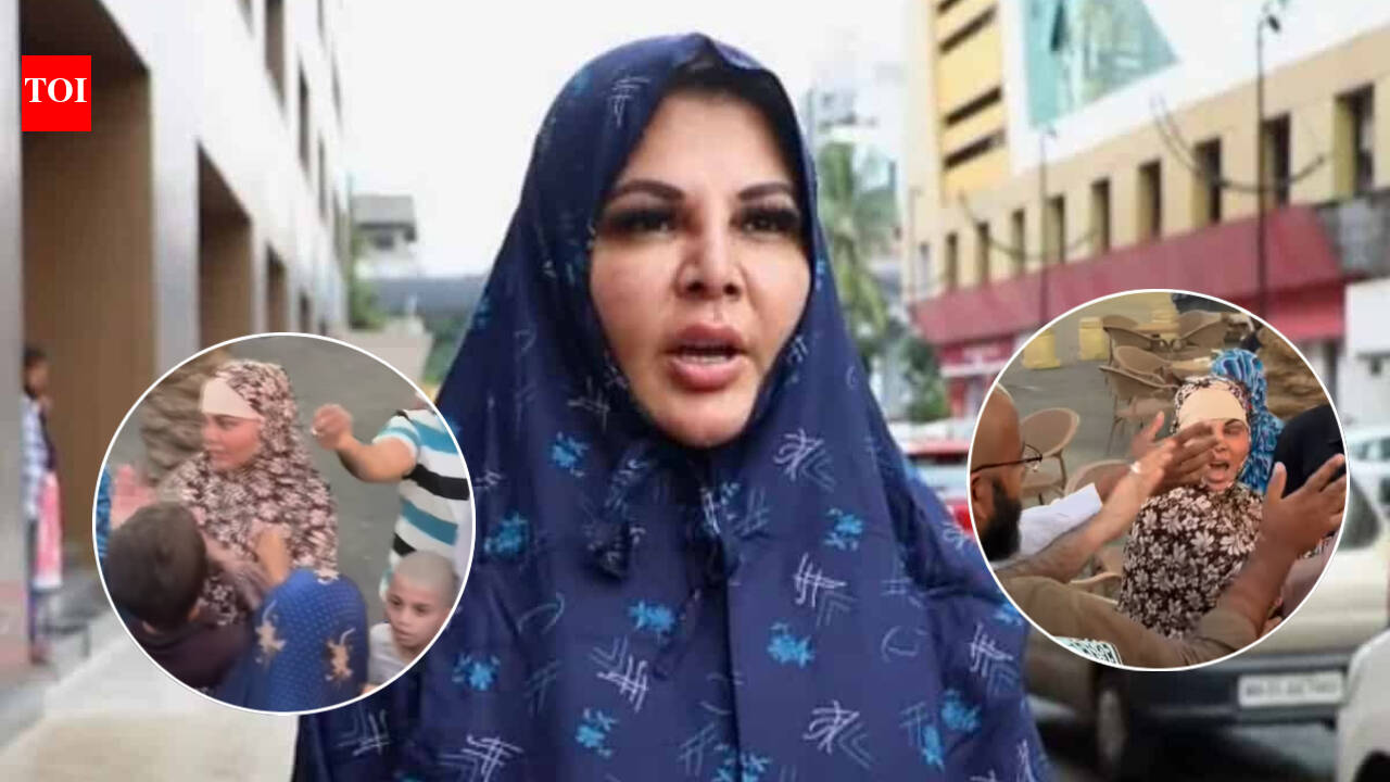 Rakhi gets mobbed in Mecca while praying for Nepal flood victims