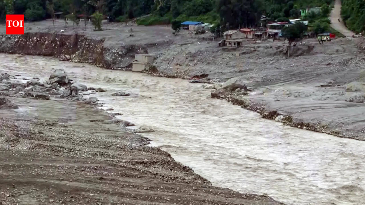 Nepal floods: Stranger ran past school screaming ‘Run, water’. It saved 370 kids, teachers