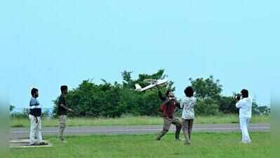 Drone flying takes wing, enthusiasts aim sky high