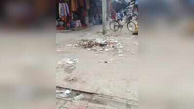 Toxic fumes from plastic waste burning choke narrow lanes of Sadar market in Gurgaon