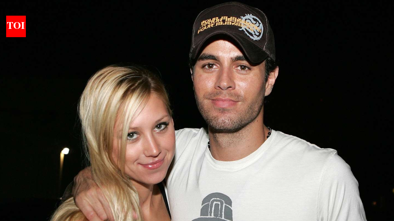 SportsKournikova And Iglesias’ Private Bond: share
