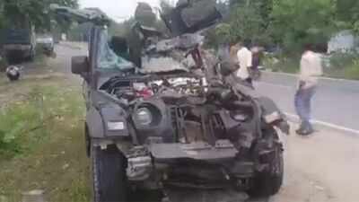 4 dead as speeding Thar overturns on Ganga Expressway in UP