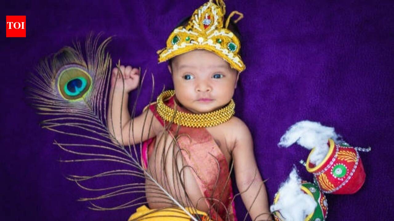 baby-krishna-and-vasudev-in-the-janmashtami-flood-with-serpent-canopy