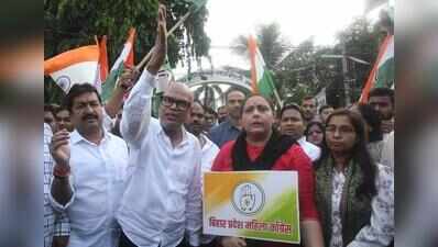 Congress workers protest filing of case against Rahul Gandhi