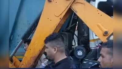 2 dumpers collide in Dhubri, 1 injured