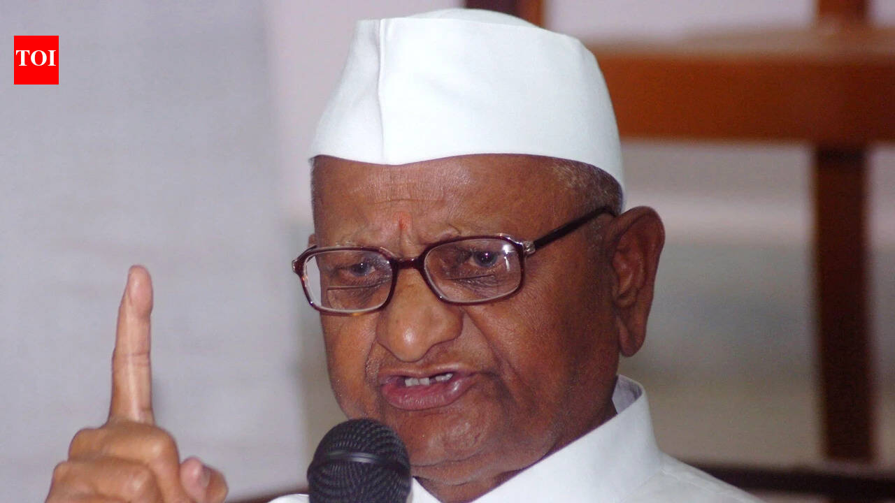Social activist Anna Hazare admitted to hospital in Mumbai