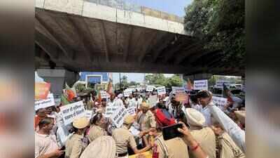 BJP holds protest outside CP office over ‘rise in crime’