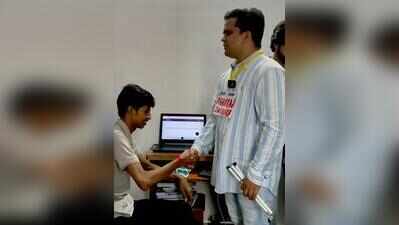In a first, visually impaired student in Dusu race