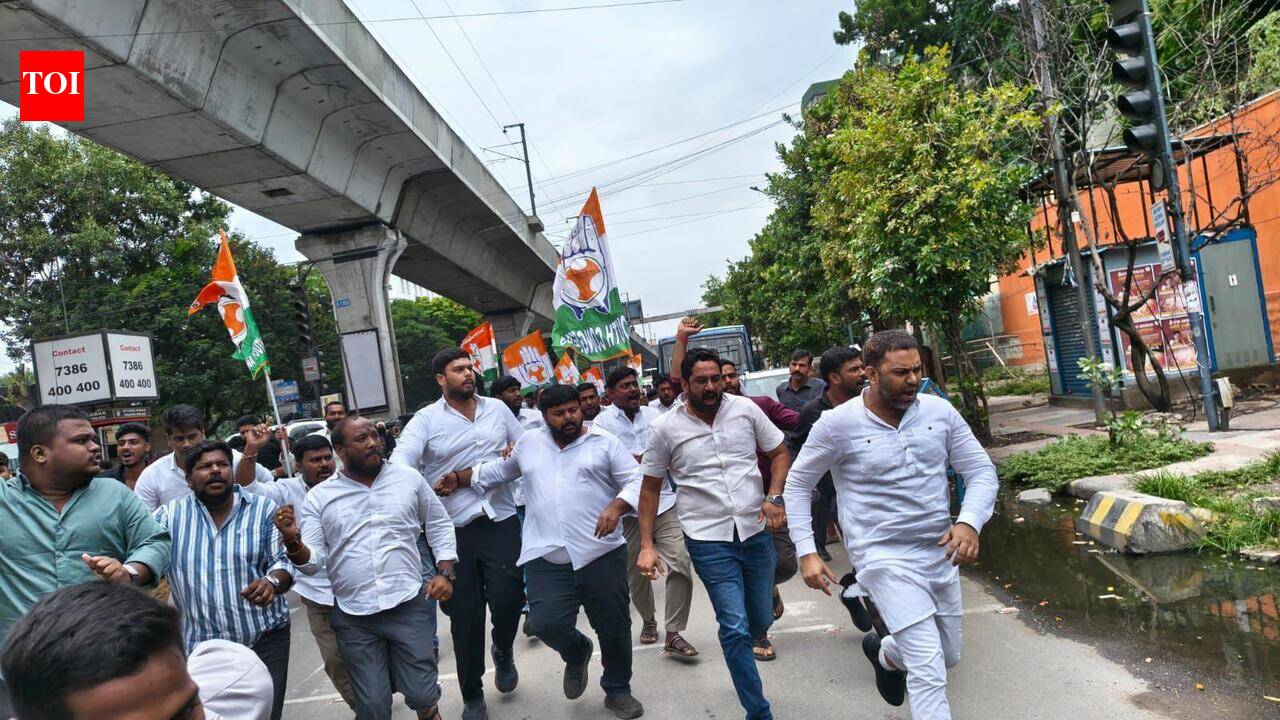 Cong activists protest at BJP office against pellet gun use on students
