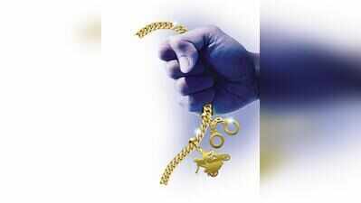 Conman fools 79-yr-old man, flees with gold chain & ring worth Rs1.5L