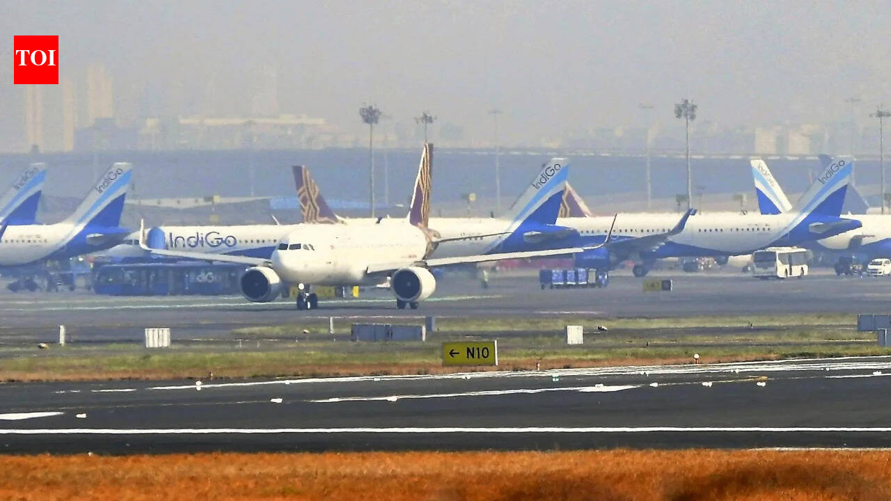 Flyers asked to give handwriting samples after threat note causes AI Ex int'l flight to divert