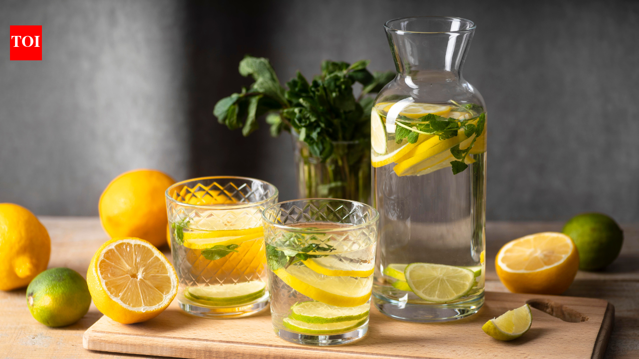 “Drinking lemon water burns belly fat”: What this popular morning ritual can and can't do