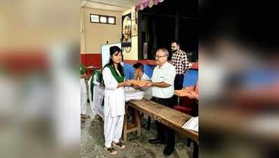 121 flood-hit Sonari College students receive aid from Dibrugarh University alumni
