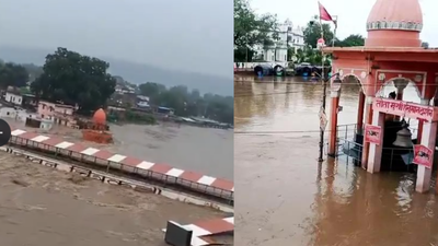 UP floods: Varanasi lanes waterlogged, Chitrakoot reels under rising Mandakini