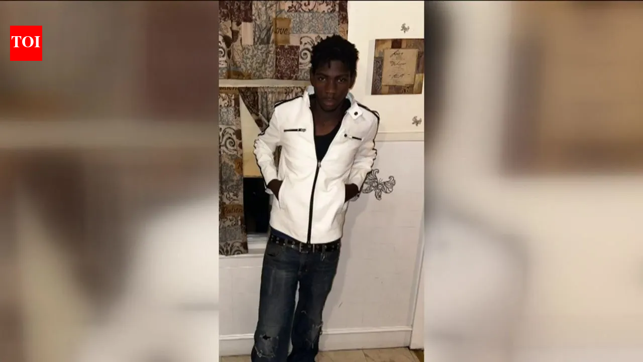 A 19-year-old's girlfriend fell onto train tracks; he jumped down to save her and died after...