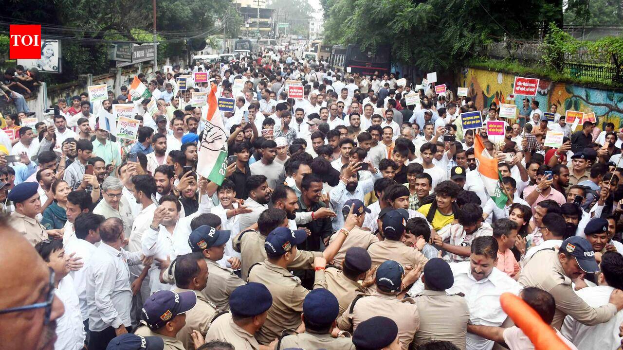 ‘Kharge purification' row: Cong protests outside Uttarakhand secretariat