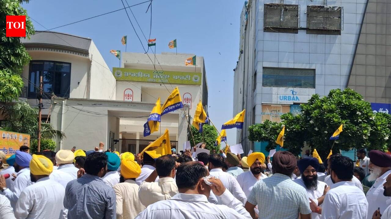 AAP members lay siege to BJP office in Bathinda