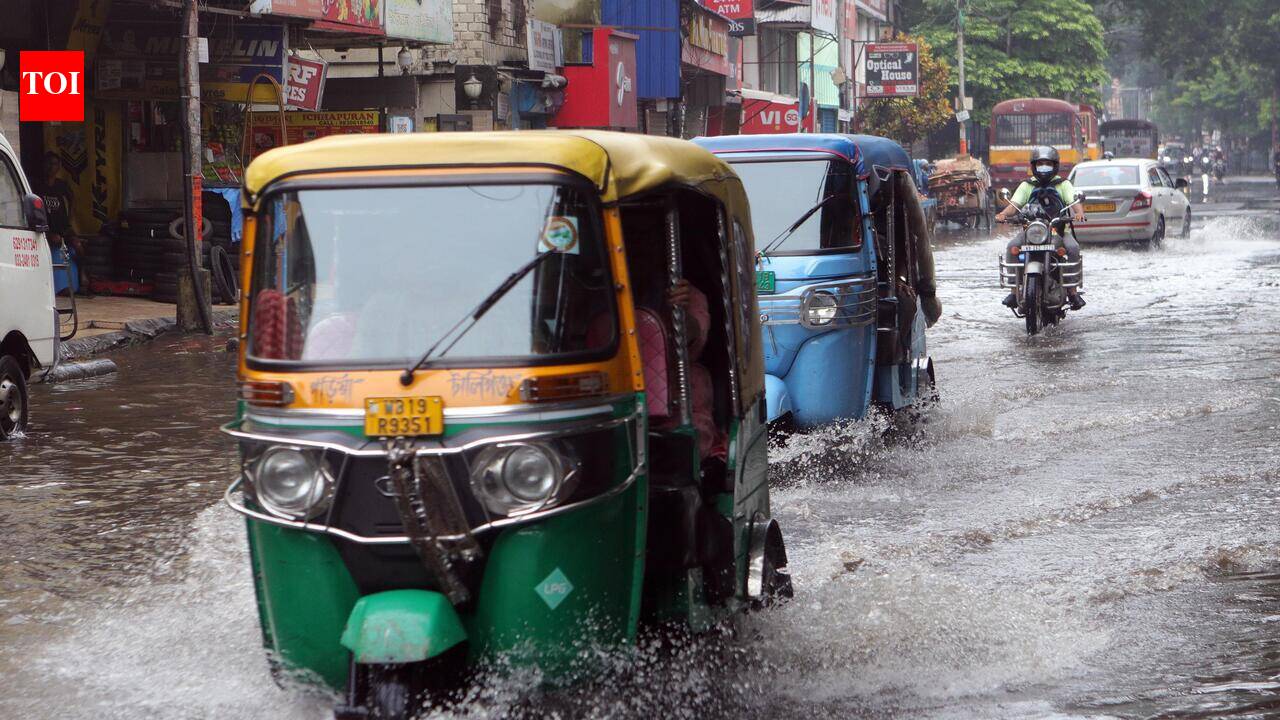 Waterlogging, traffic snarls make city sweat
