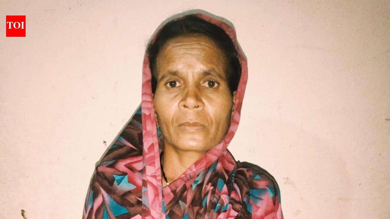 Sari-clad 47-year-old widow runs 3km race barefoot to help fund her daughters’ studies, wins ₹5,000