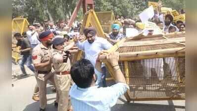 Sajjan Kumar funeral row: AAP protests outside BJP office in Ludhiana