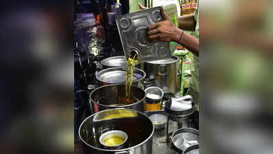 Loose oil ban: Fadnavis gives traders 1 year to transition