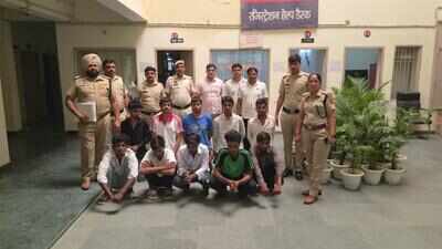 10 abuse child, drag out his father out of home and beat him to death in Gurgaon Sector 45