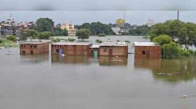 Ganga crosses warning mark, Kashi braces for flood