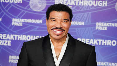 Lionel Richie still in ICU over cardiac issues; singer hoping to be discharged this week