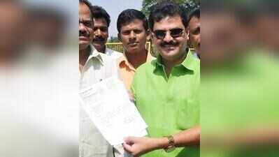 Improve in 15 days or face transfer: MLA to tahsildar