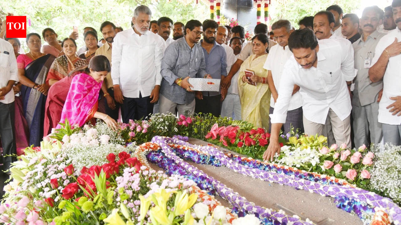 Jagan Mohan Reddy, YS Sharmila pay tributes to former Andhra Pradesh CM ...