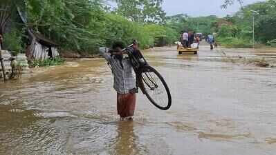 Govt eyes rising Subarnarekha level as floods maroon villages