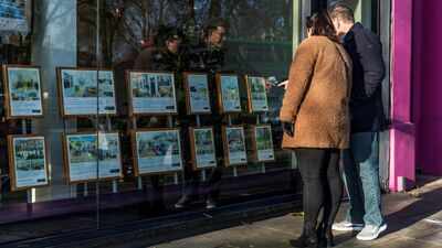 UK mortgage approvals fall to lowest level since January 2024 as housing demand weakens