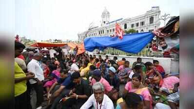 LoP Udhayanidhi raises sanitary workers’ protest in house; CM Vijay stays silent