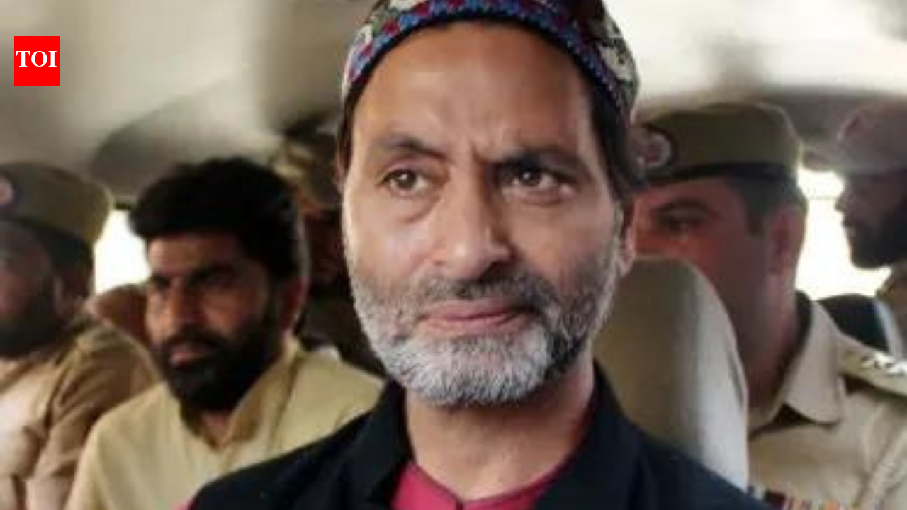 No role in Sarla Bhat killing, but give me death sentence: Yasin Malik