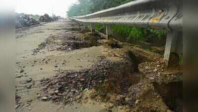 Rain washes away Yamuna Expressway shoulder near Dankaur